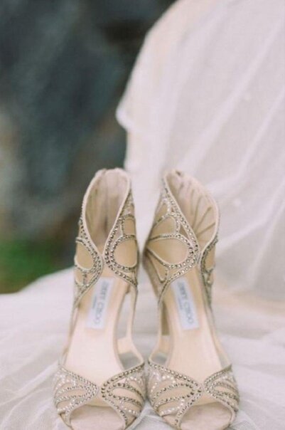 Свадебные туфли. Свадебные туфли меган маркл. Свадебные босоножки для невесты. Свадебная обувь для невесты без каблука. Свадебные туфли для невесты.