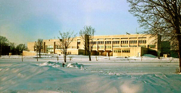 общий вид на здание Училища искусств и художественных ремёсел им. В. В. Верещагина