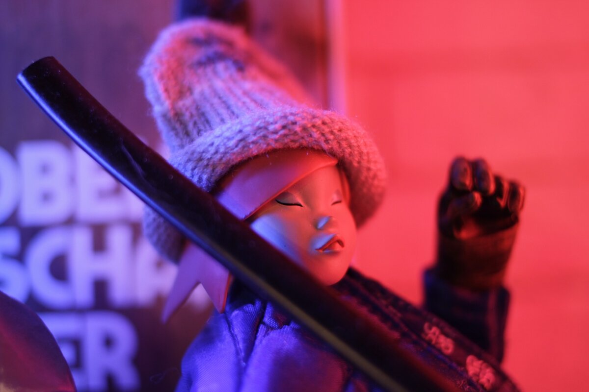 У меня есть «карманная» богиня смерти от Эшли Вуда — Tomorrow Queen с катаной