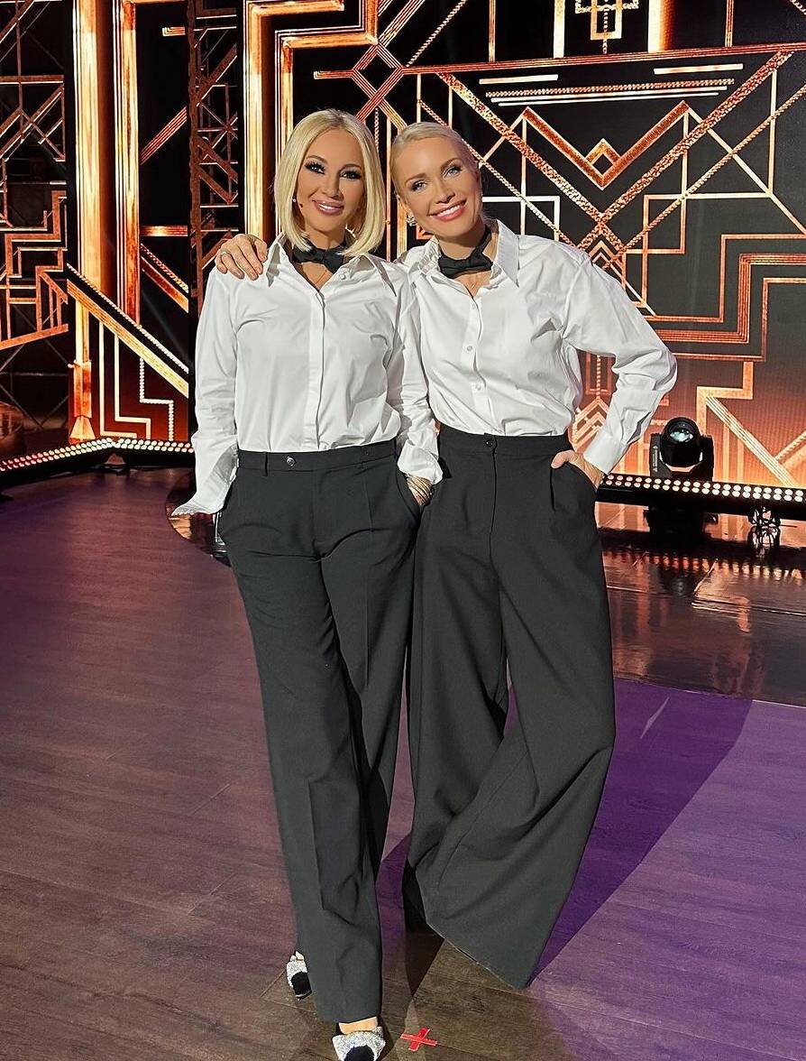 Екатерина мясникова и эдисон. 1 девушка катя. Девочка в купальнике в воде. Катя. Devushka katya.