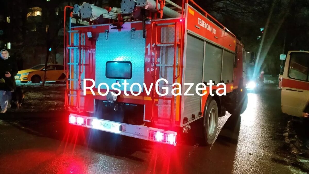     Режим ЧС введут в Ростове на Нариманова в районе обрушившегося сегодня дома, рассказал журналистам заместитель губернатора Сергей Бодряков.