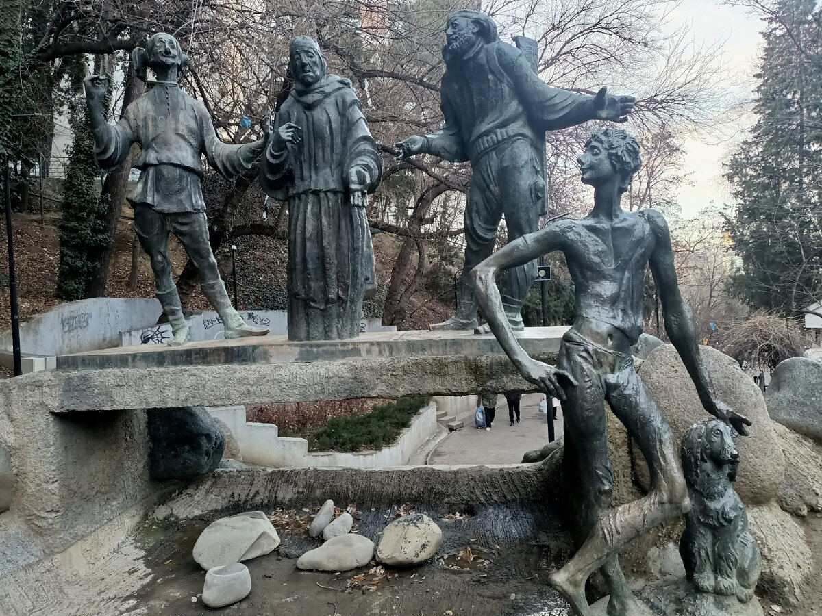 Запечатлен даже Мурада — любимый пёс Зурико, которого не стало почти в самом начале книги