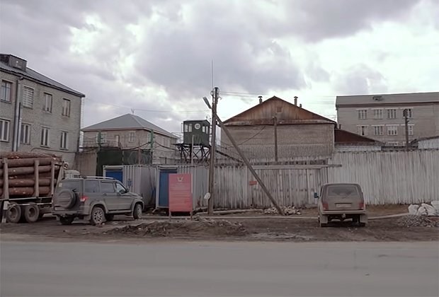    Территория исправительной колонии особого режима «Белый лебедь» в городе Соликамске (Пермский край). Кадр: Андрей Зимин / YouTube