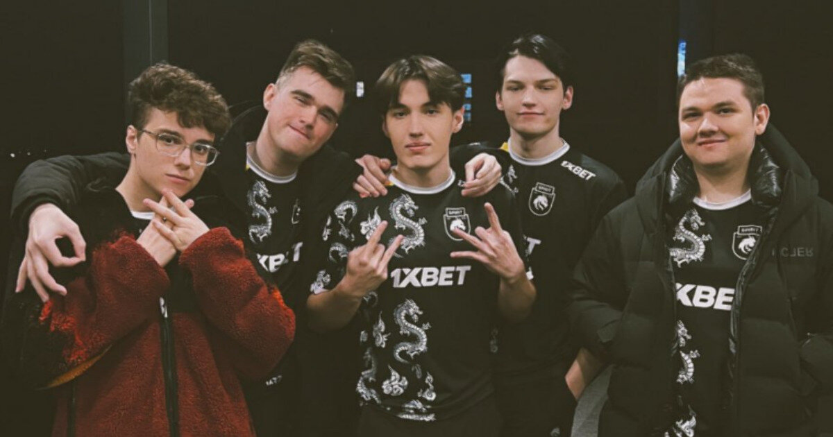 Киберпанк 2077 девушка киборг. Кибер противостояние. Кибер подряд. Кибер арена ждановава 2/7. Кибер подряд.