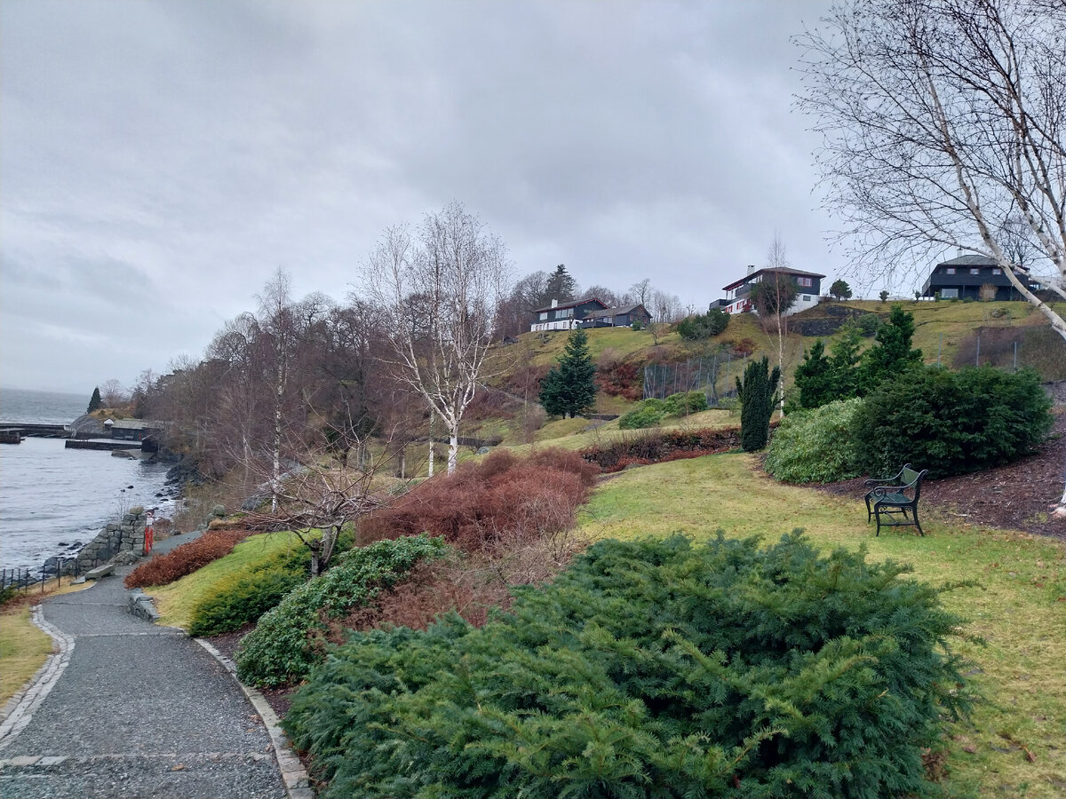 Воронежские пруды в самаре. Человек радостный. Речной пейзаж. Счастливые люди на природе. Счастливые люди на природе.