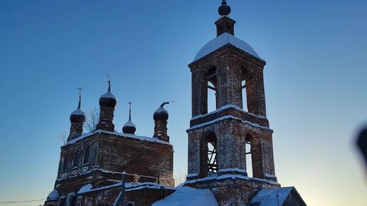 Пятиглавый заброшенный храм в Ярославской области