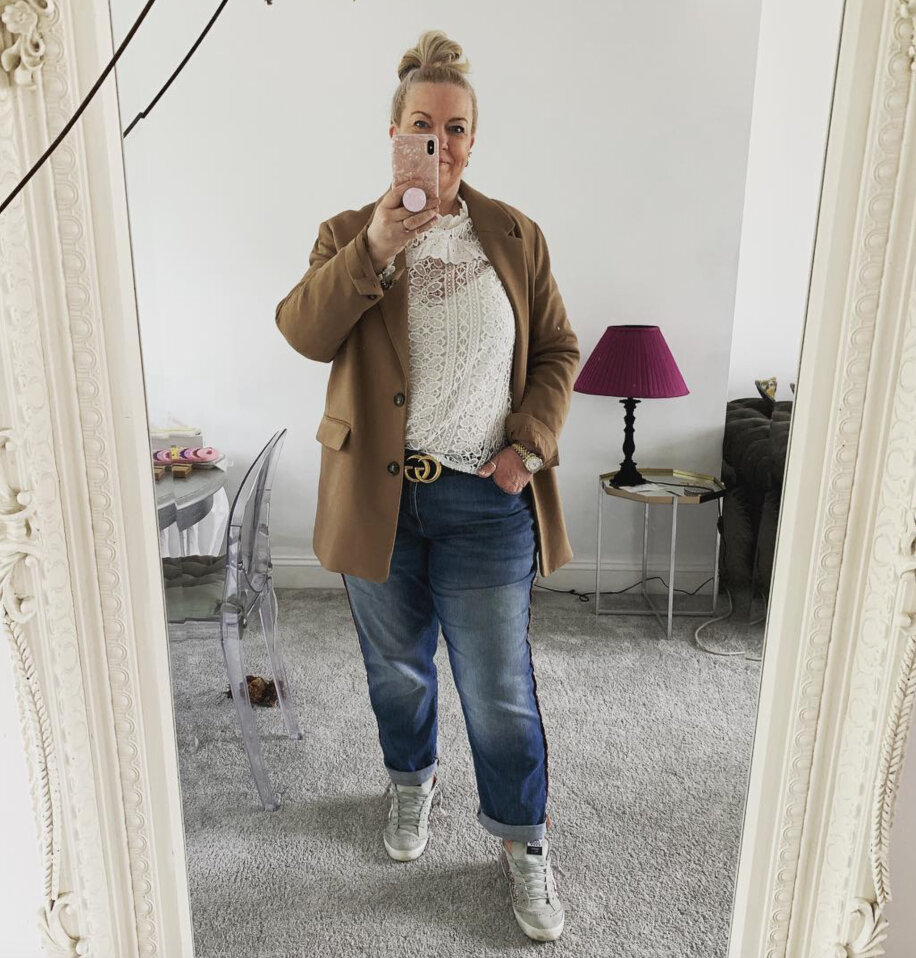 образы со светлыми ботинками. модные осенние образы. стильный лук с ботильонами. осенний лук. образы с белыми ботинками.