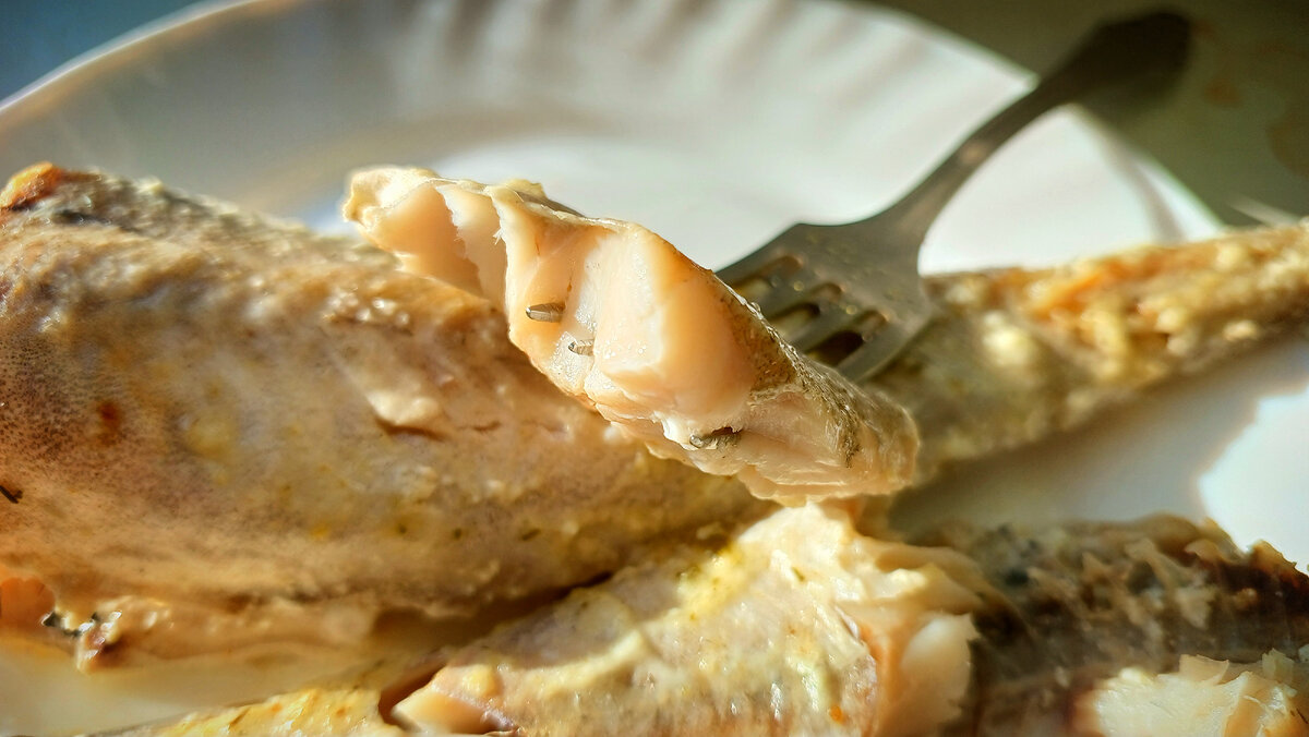 Блюда из филе минтая. Рыбная котлета филе минтая. Блюда из минтая в духовке. Треска рыба филе. Минтай пикша жареная.