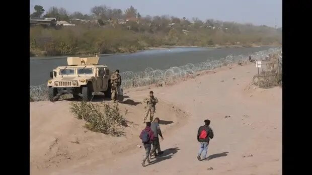 Вечером опять сошлись. Вечером опять сошлись. Текст вечером опять сошлись у старкиных. Татьяна васильева фото 2021. Снег кружится.