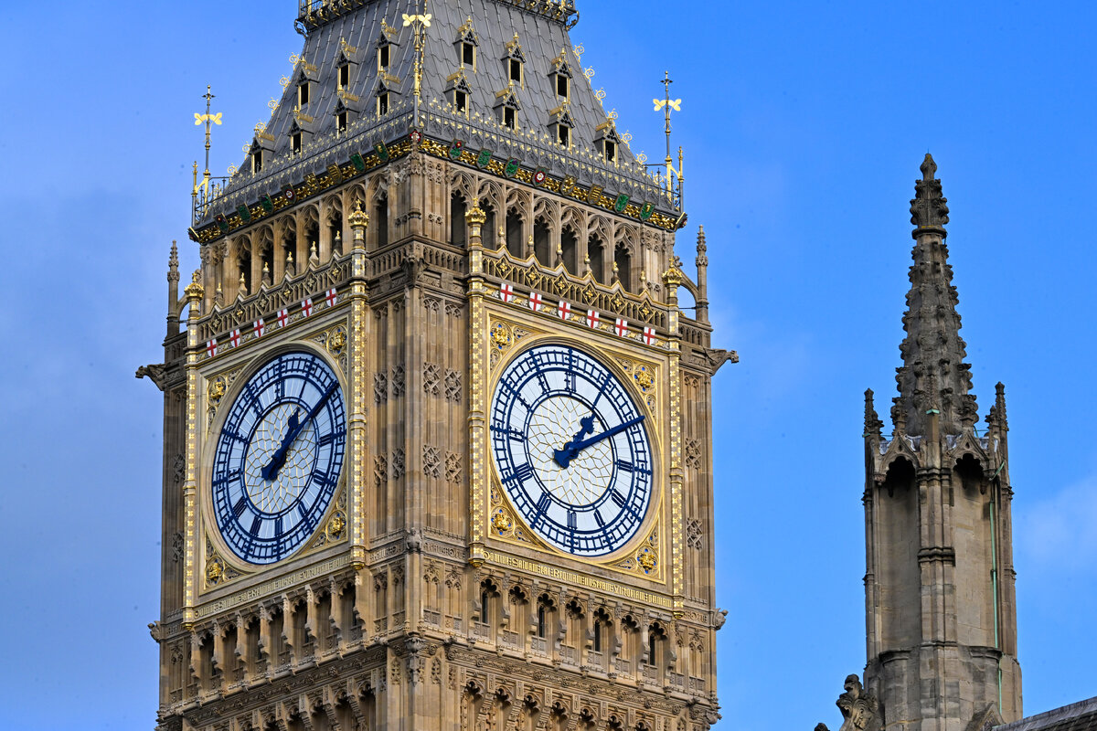 Премьер америки. Премьер министр великобритании лиз трас. Министр иностранных дел великобритании лиз трасс в шапке. Британия призвала. Министр иностранных дел великобритании лиз трасс.