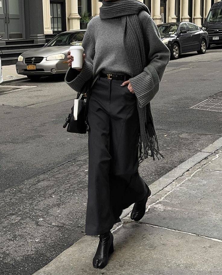 луки с белым свитером. повседневная одежда для девушек. оливия палермо джемпера. луки со свитшотом оверчайз. образы со свитером.