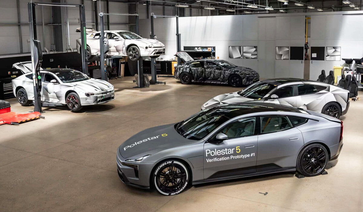 Серьёзный конкурент — Polestar 5 (компания входит в структуру Volvo/Geely). Батарею с кремниевыми анодами для него готовит StoreDot, испытания идут полным ходом, предположительный дебют — 2024 год, серийное производство — с 2026