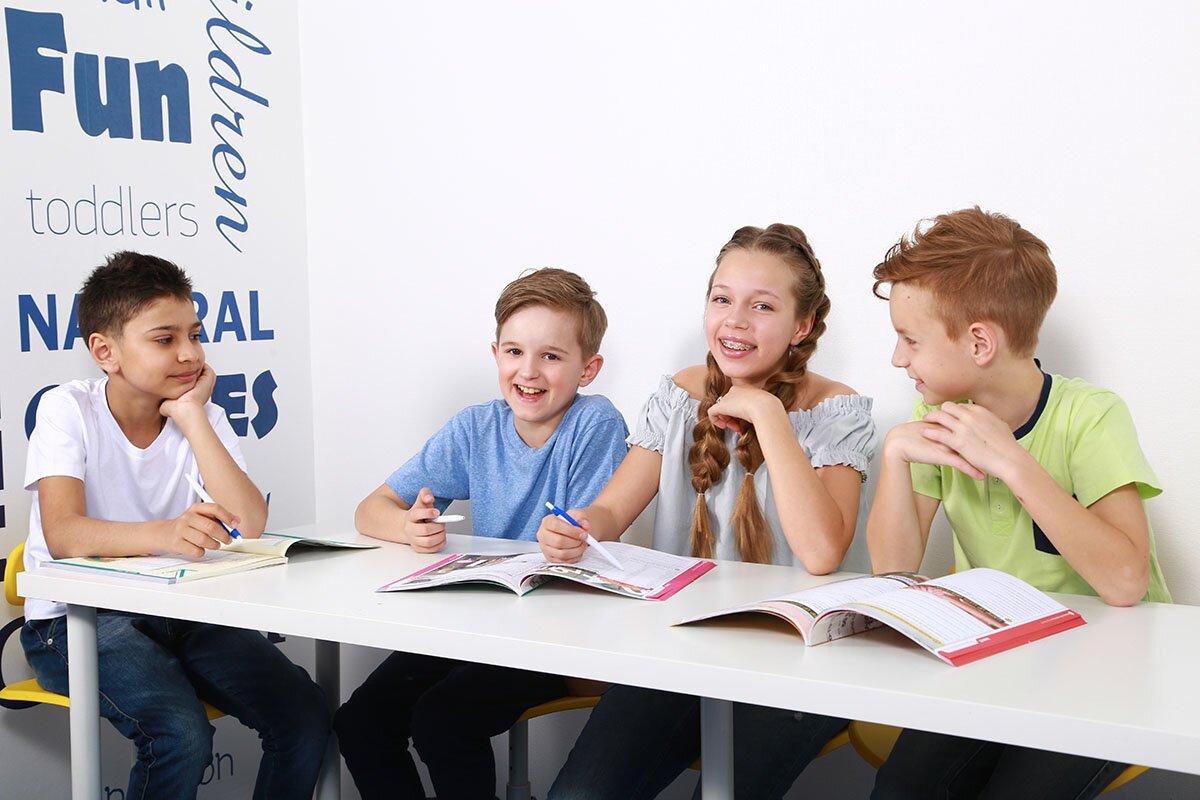 занятия английским языком для детей. английский для первоклашек. реклама английского языка. уроки английского для детей курсы. курсы английского для детей.