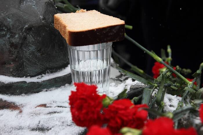 Блокада ленинграда презентация для детей. Я вспоминаю хлеб блокадных. Акция блокадный хлеб. Всероссийская акция блокадный хлеб. Блокадный хлеб 125 гр.