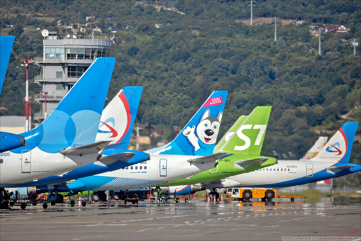 Embraer 190 саранск сочи. Самолет который летит в сочи. Самолет который летит в сочи. Nordwind airlines сочи. Самолет турция.