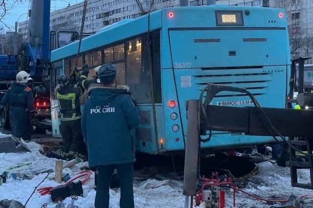    В каком состоянии пешеходы, по которым проехал автобус в Петербурге?