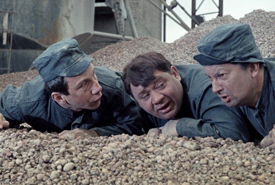    Кадр из фильм «Джентльмены удачи» режиссера Александра Серого, 1971 год. Савелий Крамаров, Евгений Леонов и Георгий Вицын