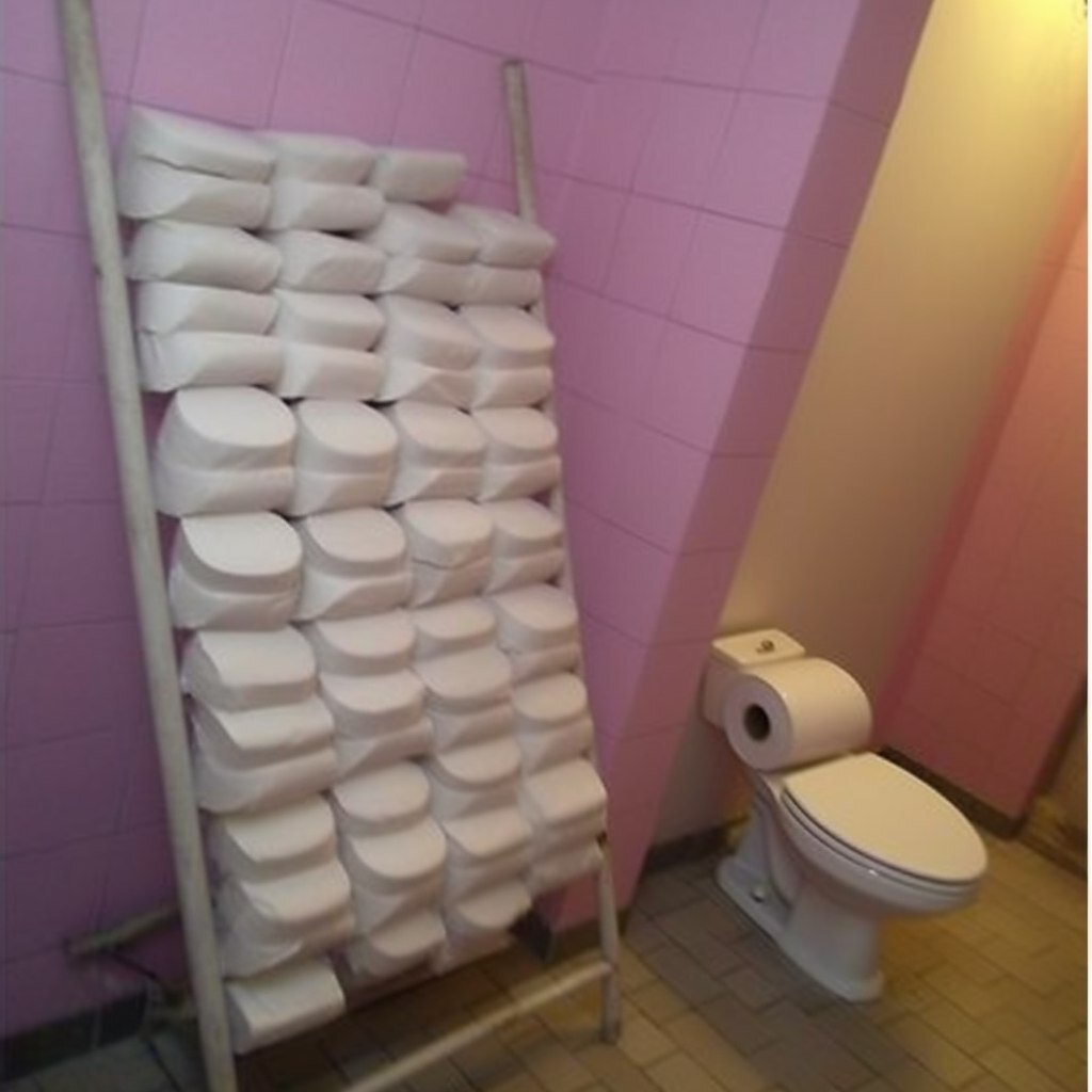 туалетная бумага из ткани. использованная туалетная бумага. туалетная бумага в общественных местах. диспенсер для бумажных полотенец на кухню. туалетная бумага в общественных местах.