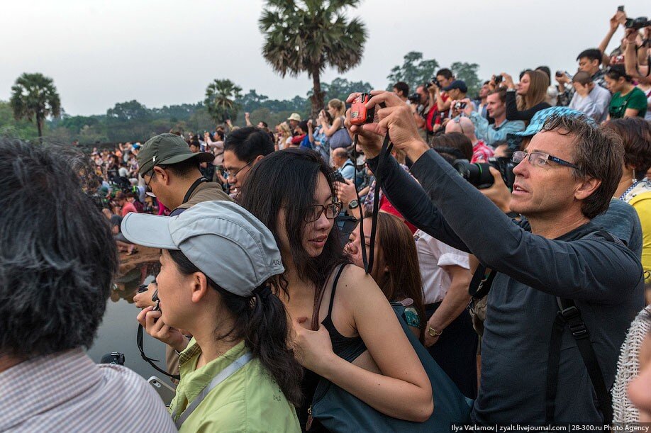 Миллион человек в одном месте. 70 000 человек. Толпа миллион человек. Род стюарт бразилия 1994. 10000 человек.