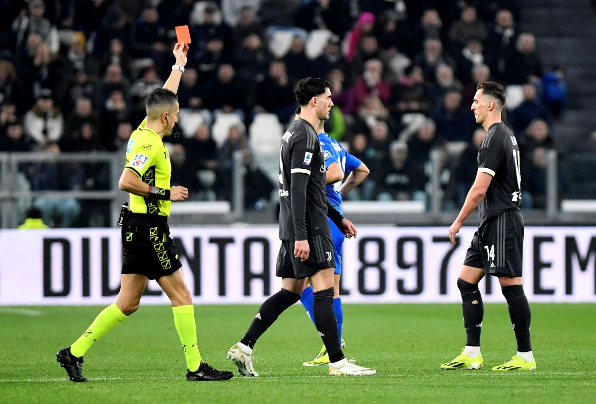 винный сосед лиссабона 5. порто лимнионас. байрру-алту район лиссабона. портвейн португальский кухня португалии. портвейн в городе порту португалия.