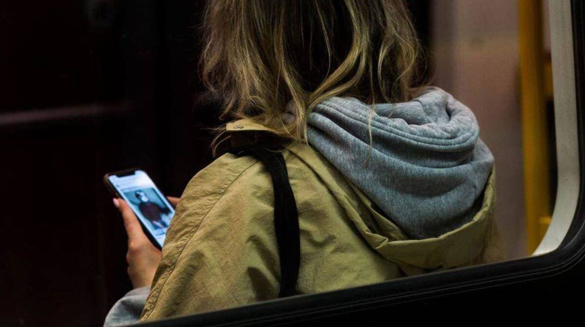    Разбираемся, помогает ли антишпионское стекло для Айфона скрыть содержимое на экране