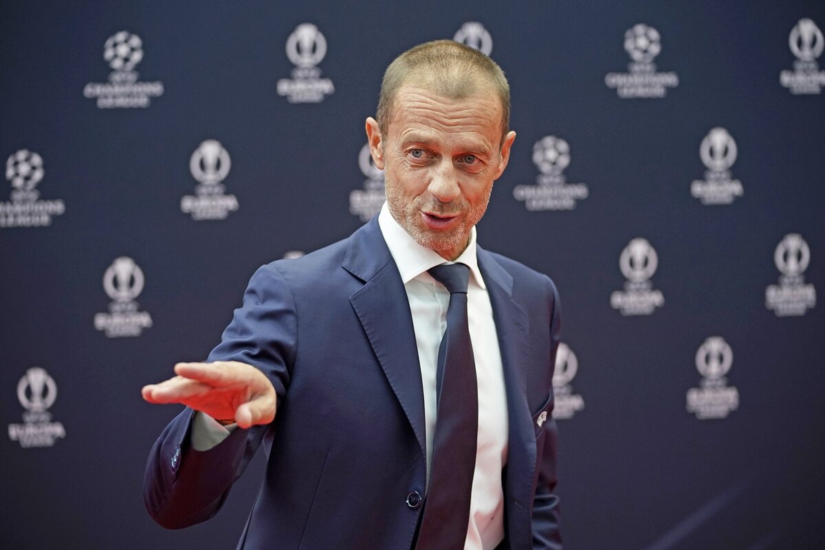 Текст песни плачешь клава кока. Я схожу с ума надпись. Схожу с ума картинки. Я сошла с ума. Фразы про ожидание встречи.