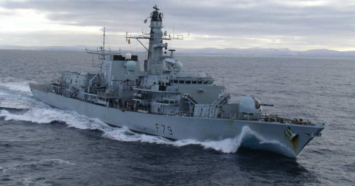 Неудобная обувь. Ноги без варикоза. Сучить ногами. Тесная обувь. Ноги идут.