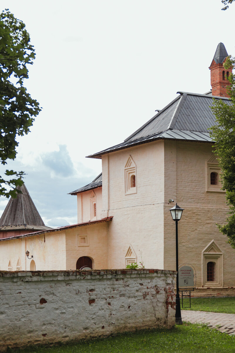 Суздаль шоу в кремле. Благовещенская церковь суздаль кремль. Суздаль шоу в кремле. Суздаль шоу в кремле. Крепость суздальского кремля.