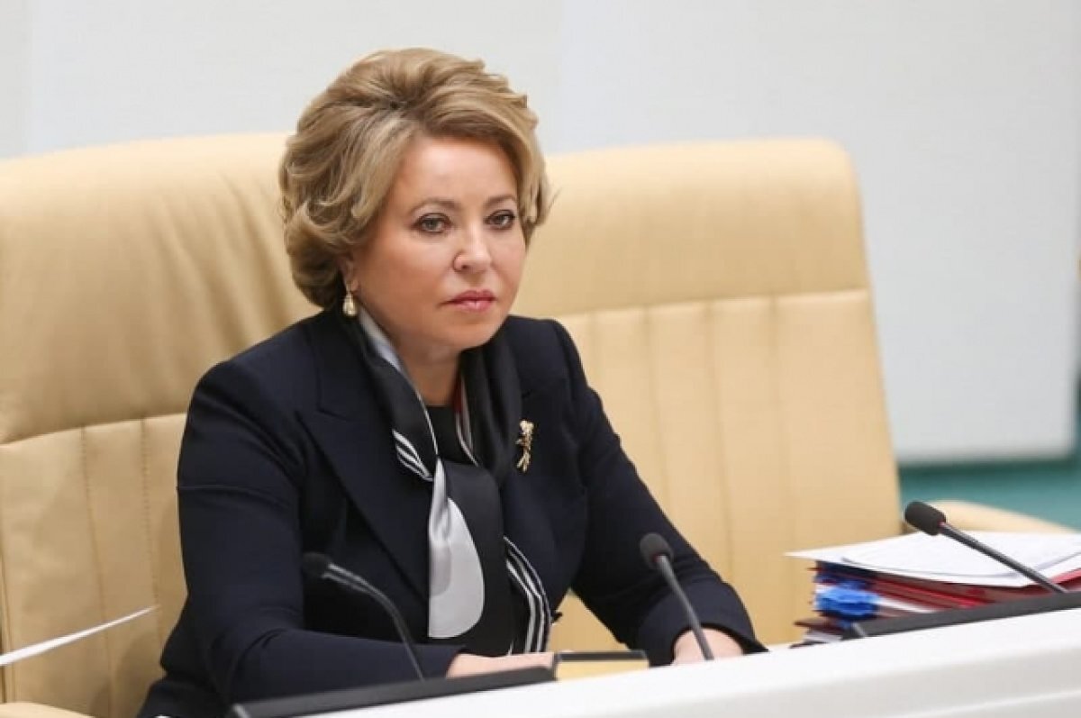    Матвиенко рассказала, что подарит Путину обещанные перчатки к 23 Февраля