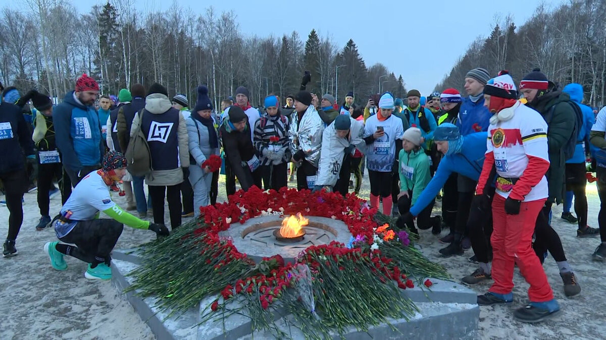обидеть может каждый не каждый может. дождаться закончить. надо уметь ждать человека. воскресенье ура выходной. недождёшься мем.