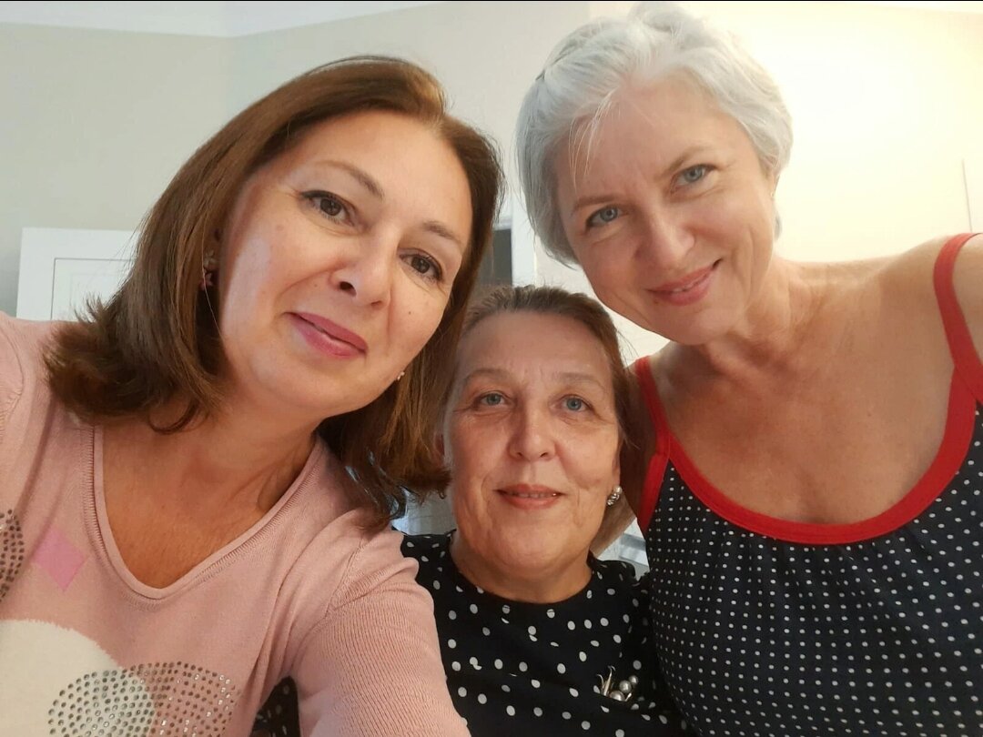 Слева направо: Света, я, Лена