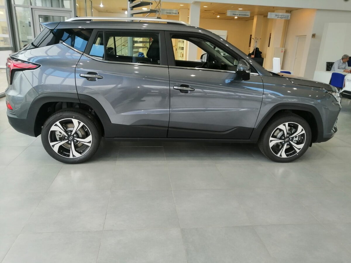 фото моё, но я его уже выставлял в другой статье, авто ещё в салоне было когда фоткал.