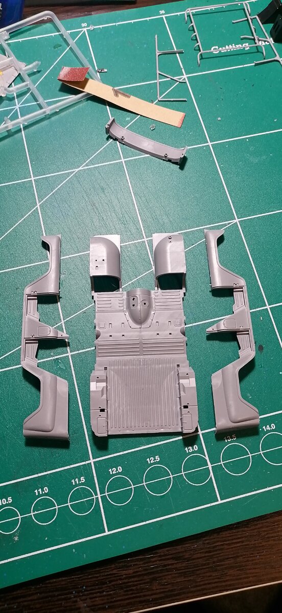 На фото боковины кузова и днище.