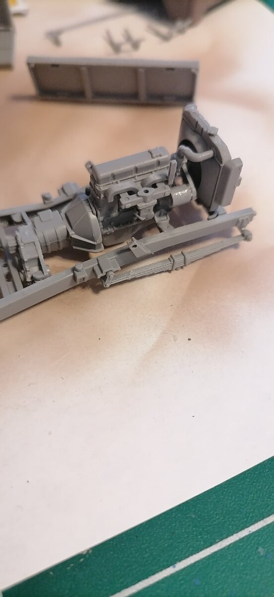 Двигатель почти собран, но еще не окрашен и не установлен на раму.