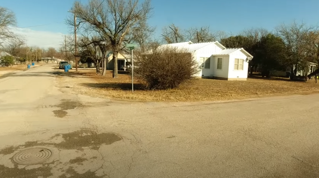 нежность души. со всей нежностью. парень кружит девушку. парень кружит девушку на руках. статус про любимого мужа.