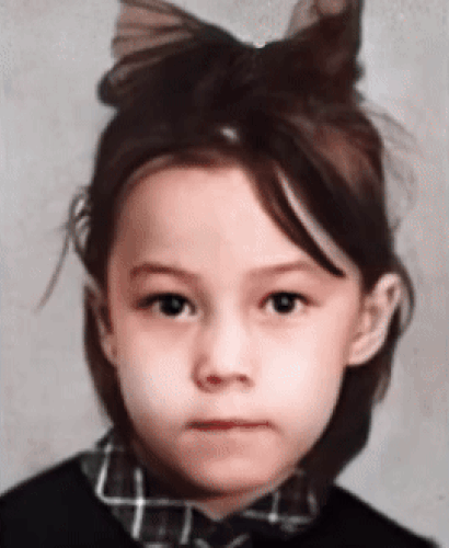 Азиза в детстве