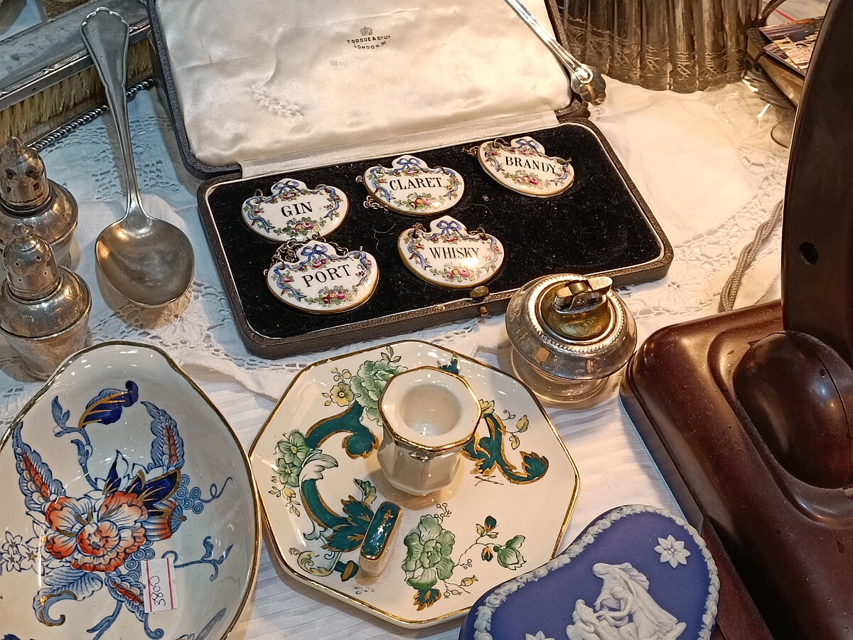 Правила безопасности при крещенских купаниях. Можно ли работать в крещение. Православие крещение. Покаяние крещение и миропомазание. Можно ли стирать в праздник крещение.