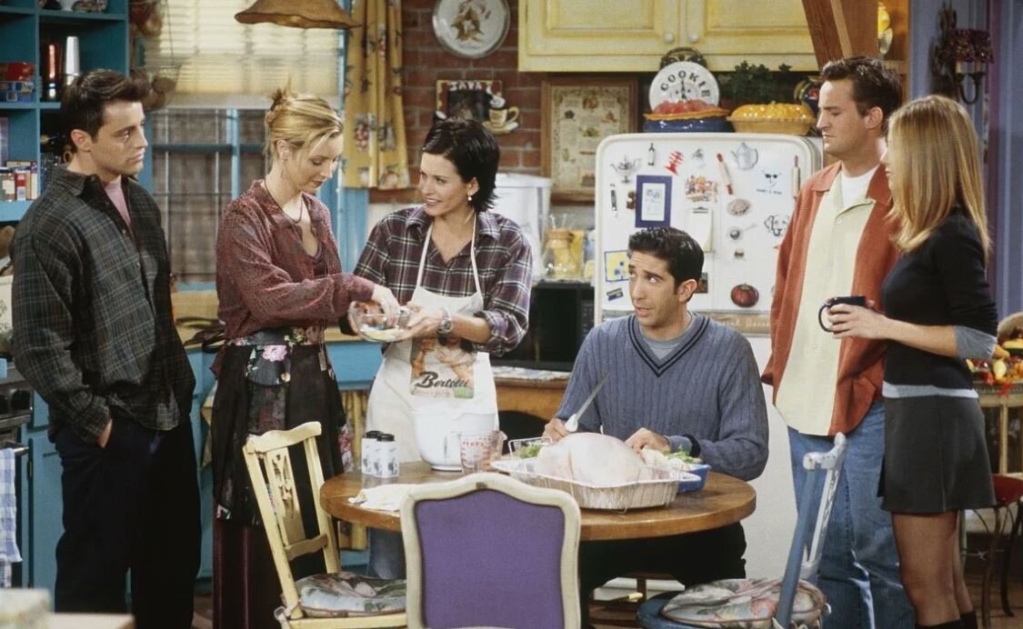 дети помогают родителям. Cozy wearing. женщина за компьютером. мужчина и женщина на кухне. забота о супруге.