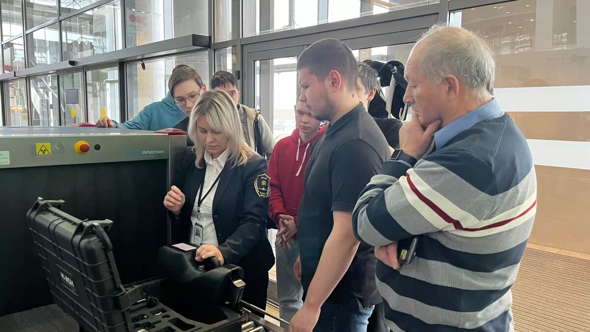 В аэропорту «Большое Савино» города Перми высадился «студенческий десант» |  Properm.ru | Дзен