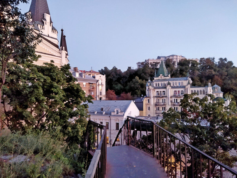 если человек твой он. сколько раз прощались. трепать друг другу нервы. цени что у тебя есть цитаты. родная душа статусы.