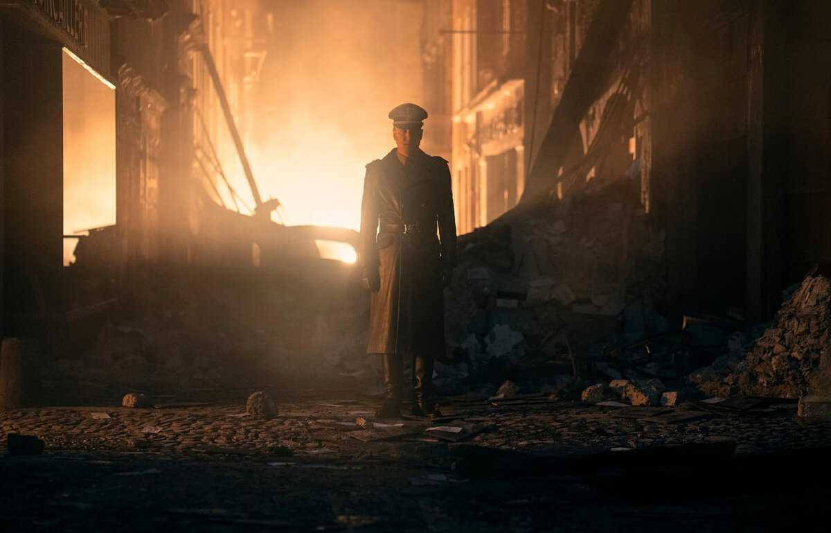 Кадр из фильма "Весь невидимый нам свет"