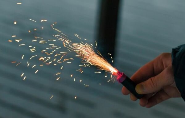 игра взрывать фейерверки. фейерверк разноцветный. пиротехники симулятор салют. 2. салют взрывной.