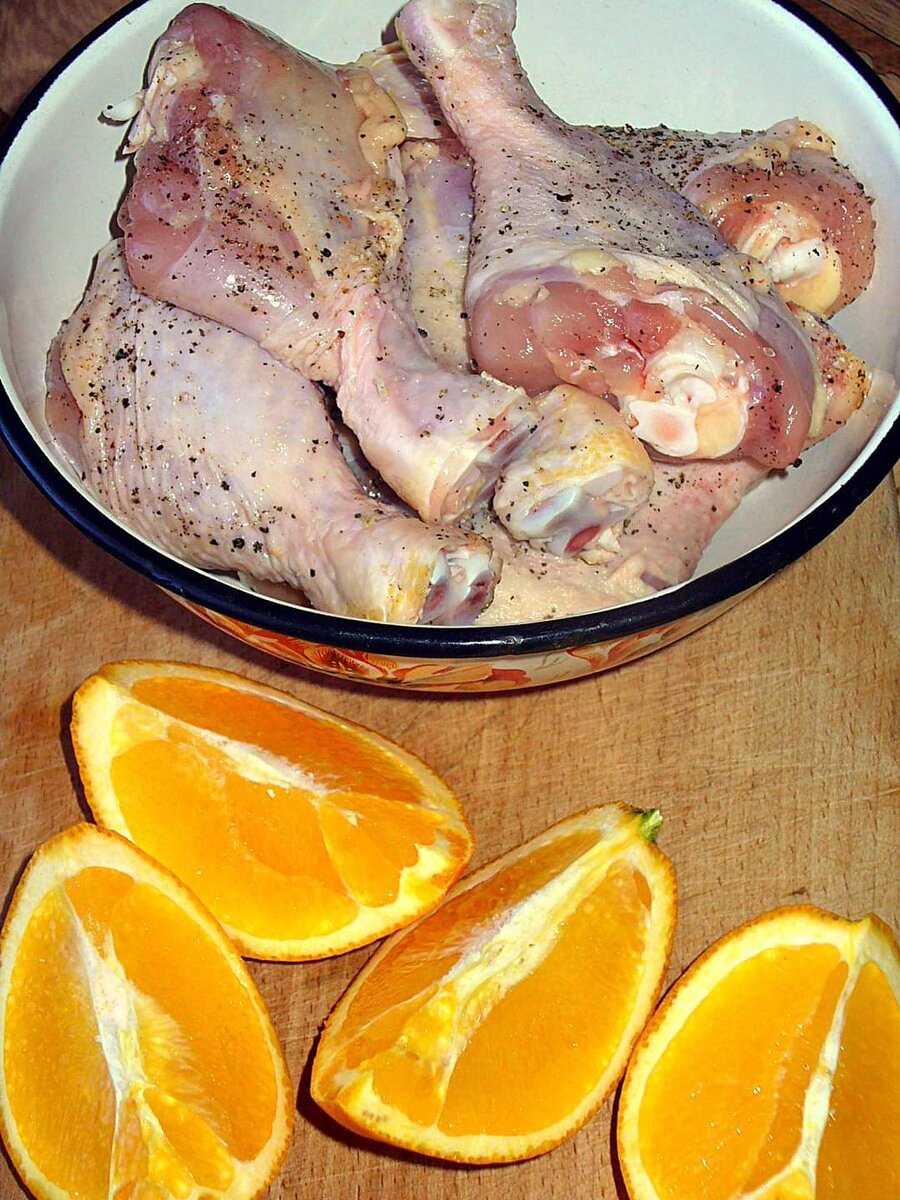 куриные ножки в апельсиновом. курица в апельсиновом маринаде. куриные голени с апельсинами в духовке. куриные окорочка в апельсиновом соусе. куриные бедрышки в апельсиновом соусе.