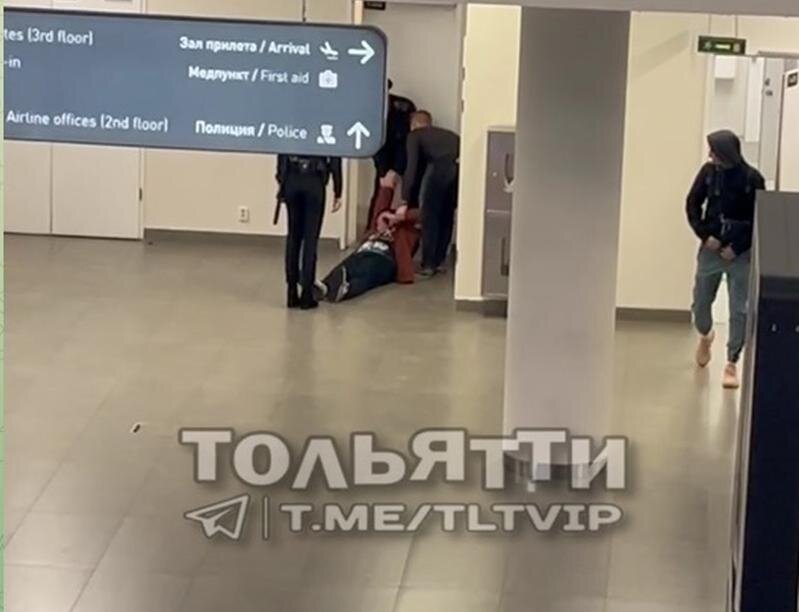 Инвалид издевался. Няня издевалась над ребенком. Полиция с инвалидами. Насмешки над инвалидами. Инвалид издевался.