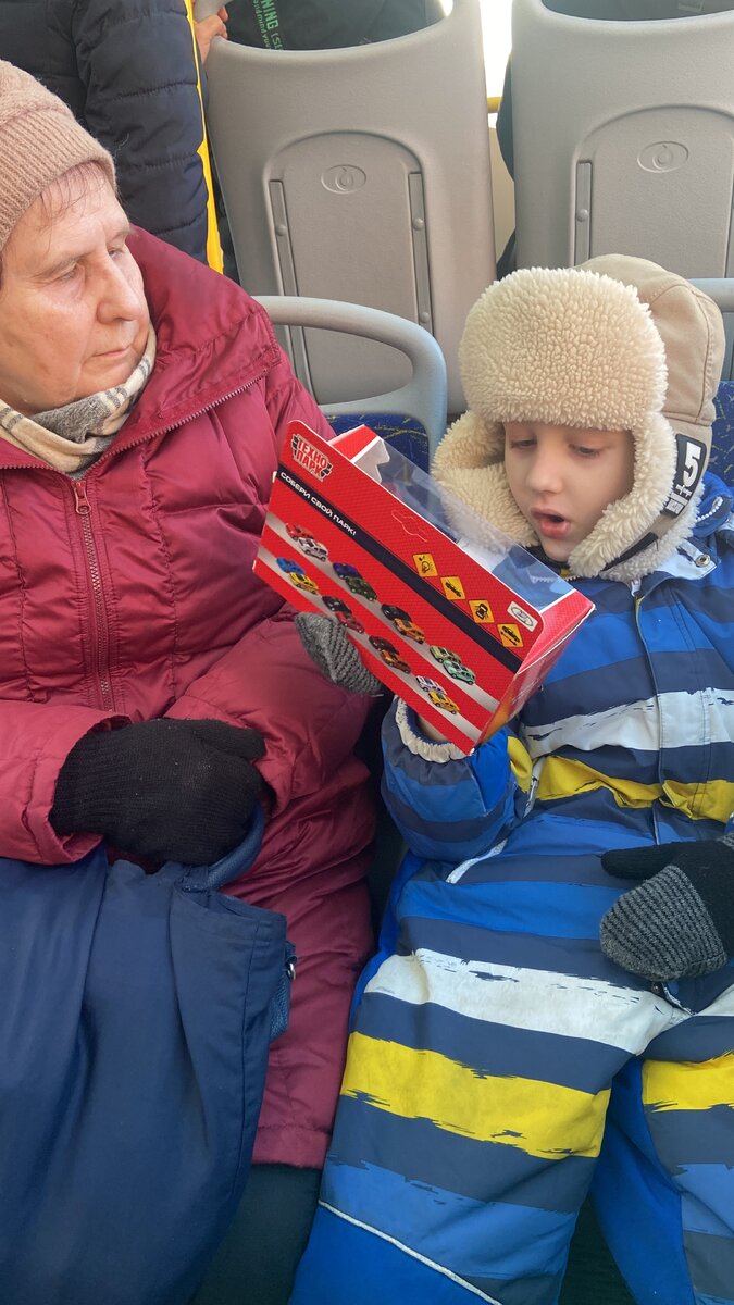 Одна из таких бабушек, которой пришлось выслушать всё про лады и жигули😅