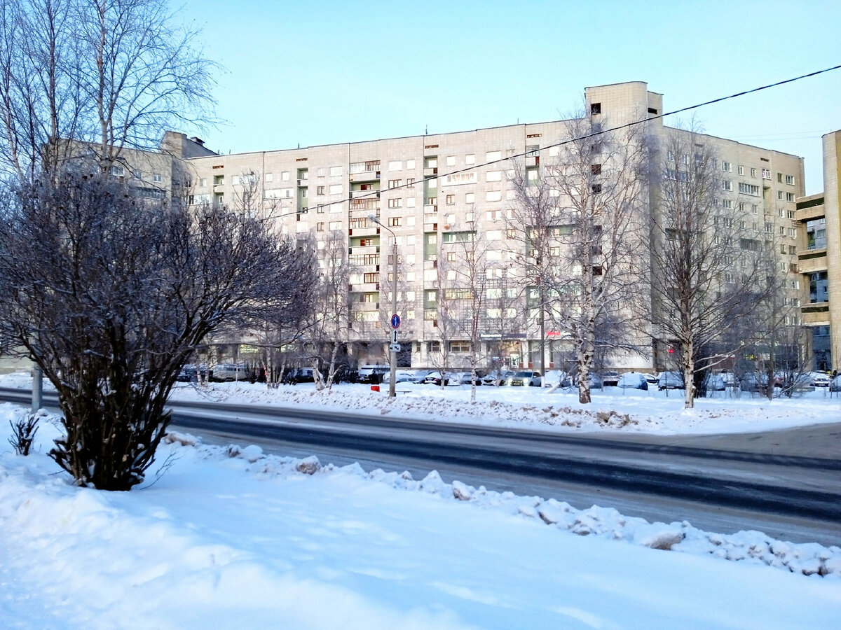 Дом Бульвар Строитель 17.( фотограф Семён Алёхов)