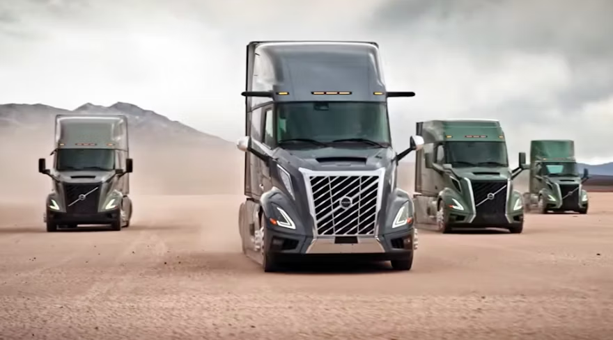 Совершенно новый Volvo VNL удобно представлен в четырех уровнях внешней и внутренней отделки — Core, Edge, Edge Black и Ultimate — с шестью конфигурациями кабин, каждая из которых разработана с учетом предпочтений клиентов, фирменного стиля и условий эксплуатации.