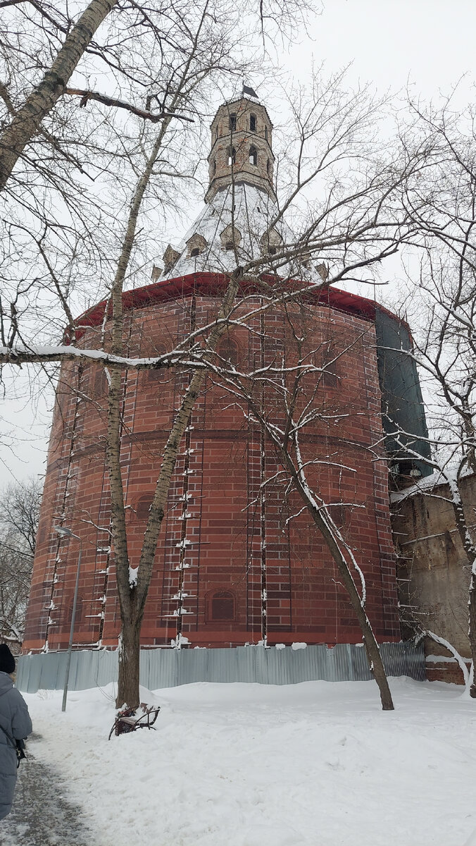 монастырская тюрьма соловков. в стенах монастыря. палестинское монашество. в стенах монастыря. соловецкий монастырь ров.