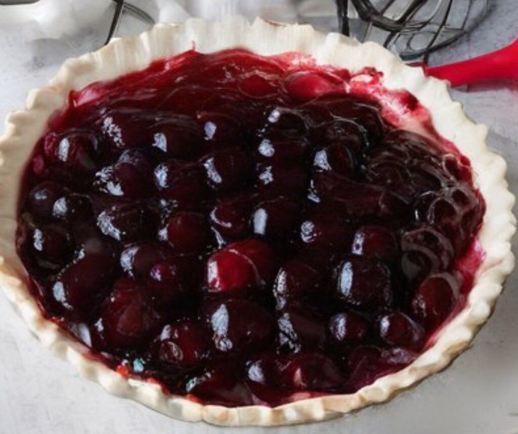 Отступ по краям должен быть 1-2 см. 