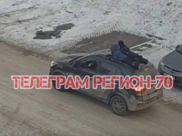 Машина brain. Dababy convertible. Человек в маленькой машине. Высунулся из люка машины. Башка машины.